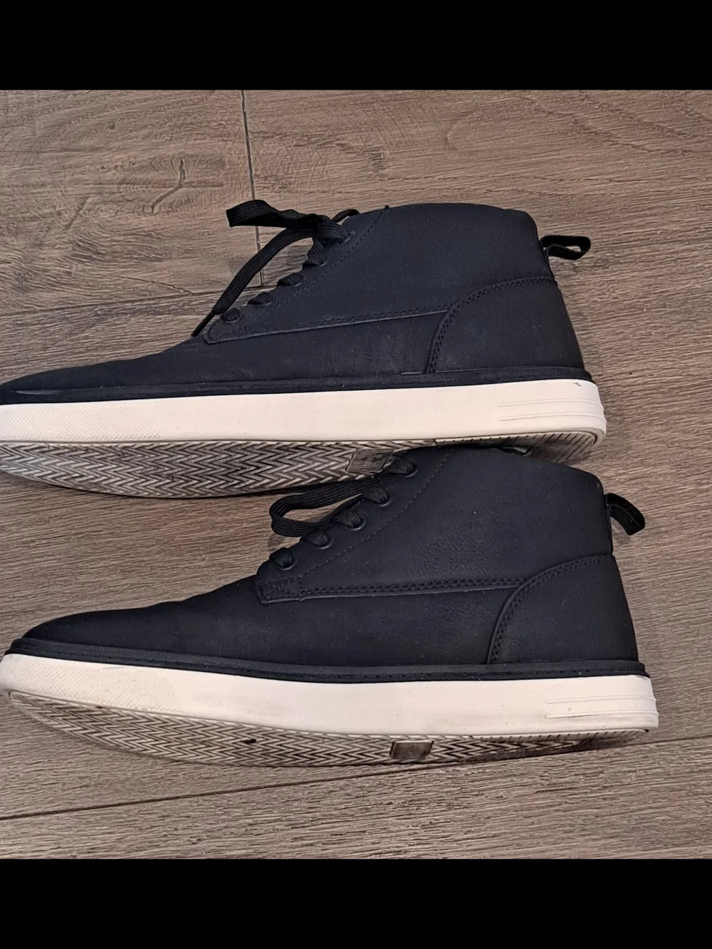 Perry Ellis Black Chukka Boots with White Sole 10